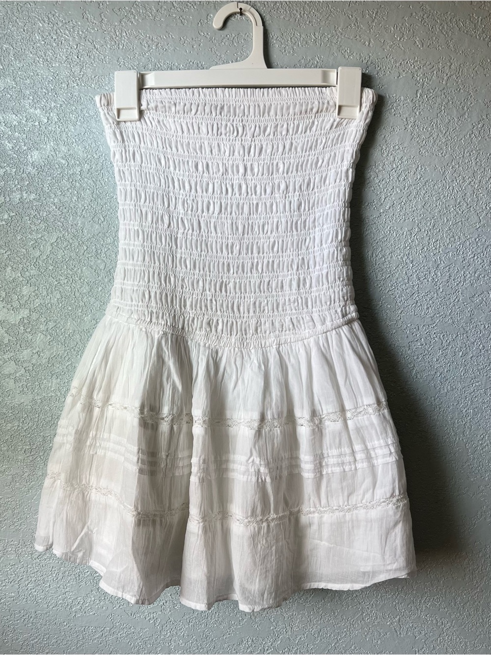 Hollister White Smocked Strapless Mini Dress S Y2K Boho Lace Tiered Summer